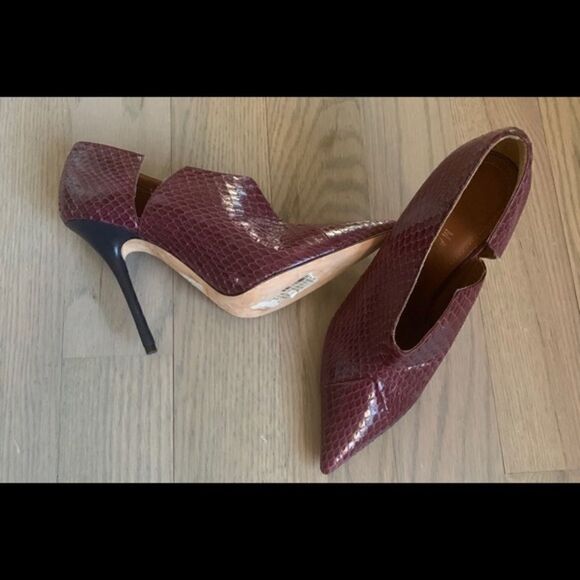 Malone Soulier Snakeskin Heels Wine Magenta - Picture 3 of 5